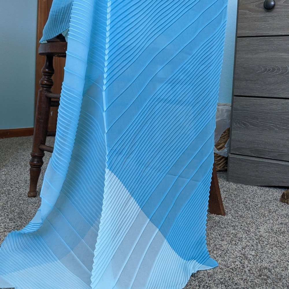 STUNNING scarf/wrap, blue color block pleat oblong